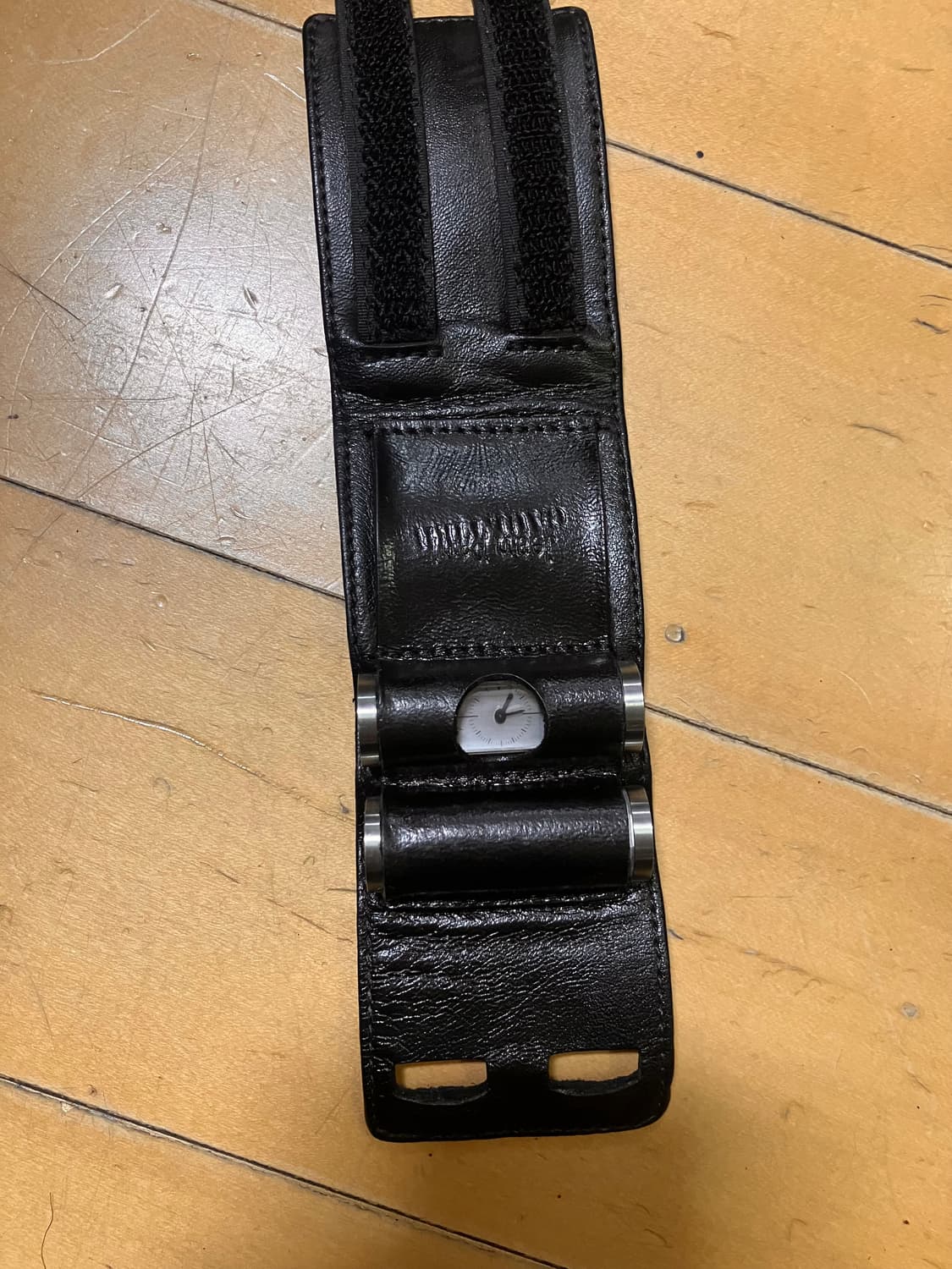 Jean paul gaultier 장폴고티에 불렛 케이스 레더 손목시계 상품이미지7