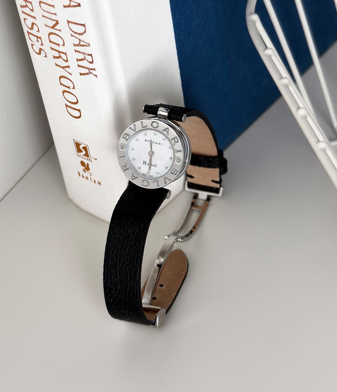 불가리 비제로원 화이트 쉘 다이얼 시계 상품이미지5