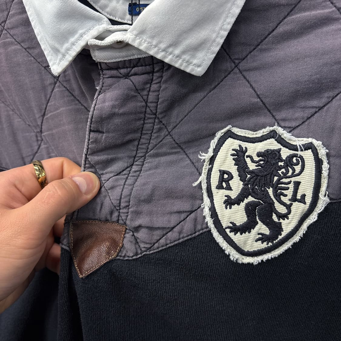 신형라벨 폴로 랄프로렌 퀼팅 숄더패치 럭비셔츠 쉴드와펜 N1005  상품이미지5