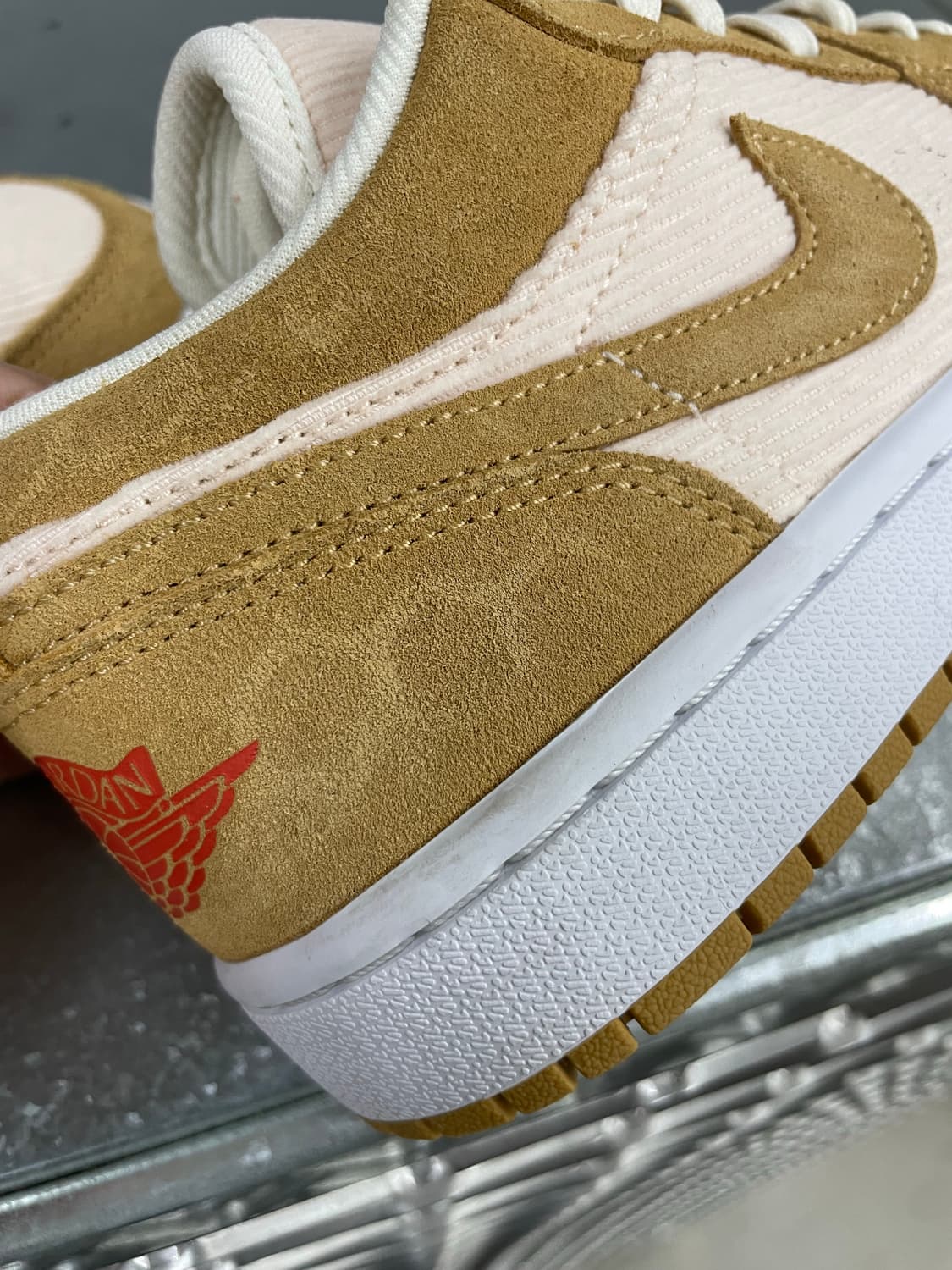 조던 1 로우 SE 코듀로이 탄 245 상품이미지8