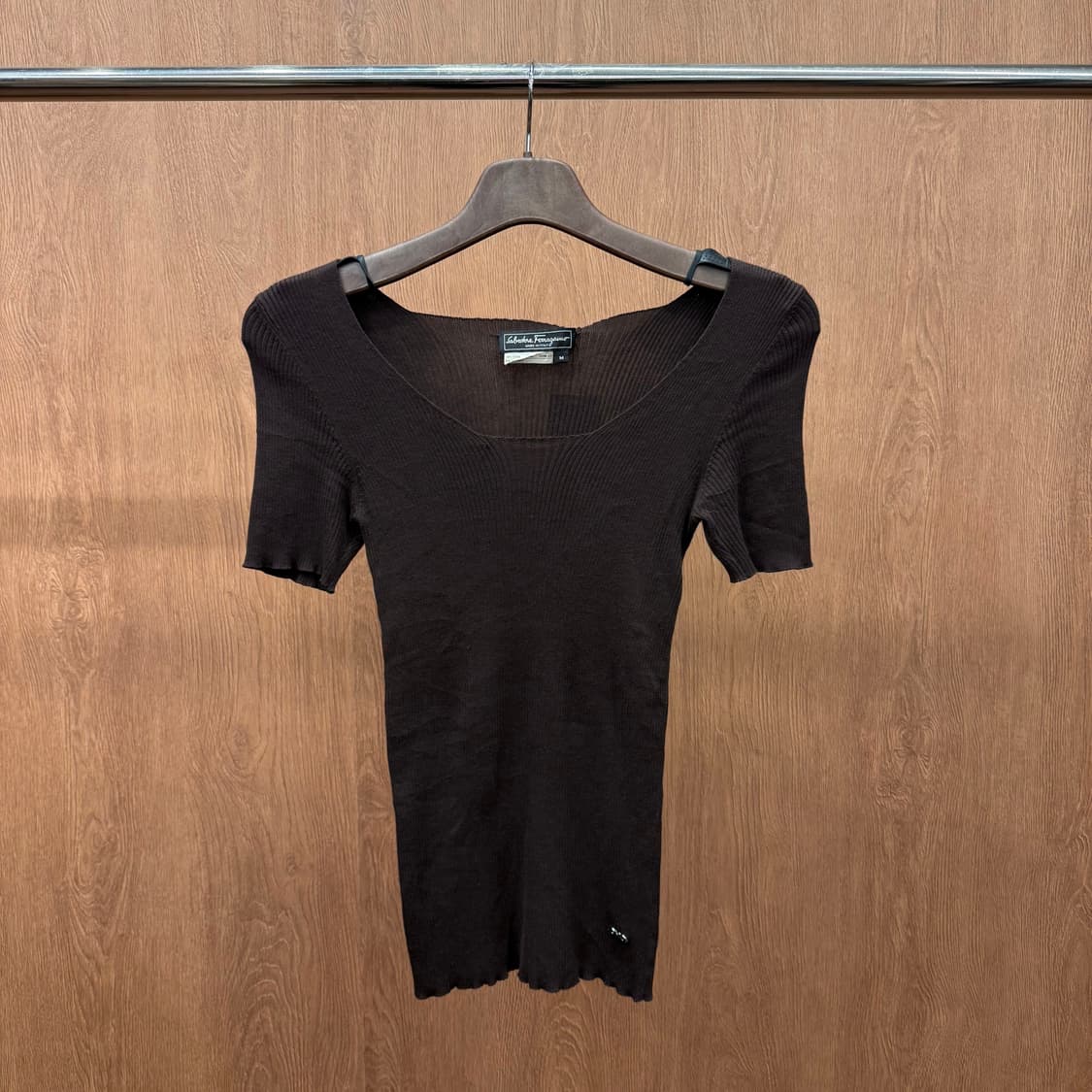 살바토레 페라가모 골지 반팔 니트 티셔츠 스퀘어넥 슬림핏 브라운 상품이미지2