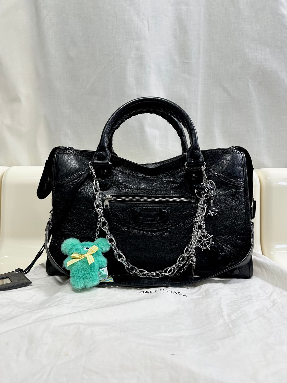 [A 정품] 발렌시아가 시티 모터백 미디움 블랙 상품이미지3