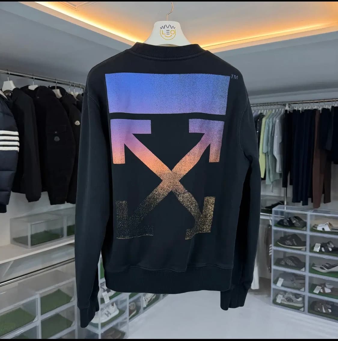 오프화이트 디그레이드 애로우 맨투맨 상품이미지1