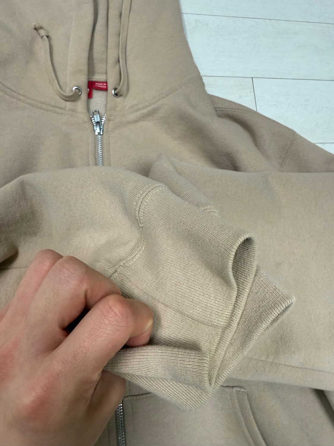 슈프림 스몰 박스 집업 후드 탄 M 사이즈  하자 없고 뜯김 없고 상태  상품이미지4