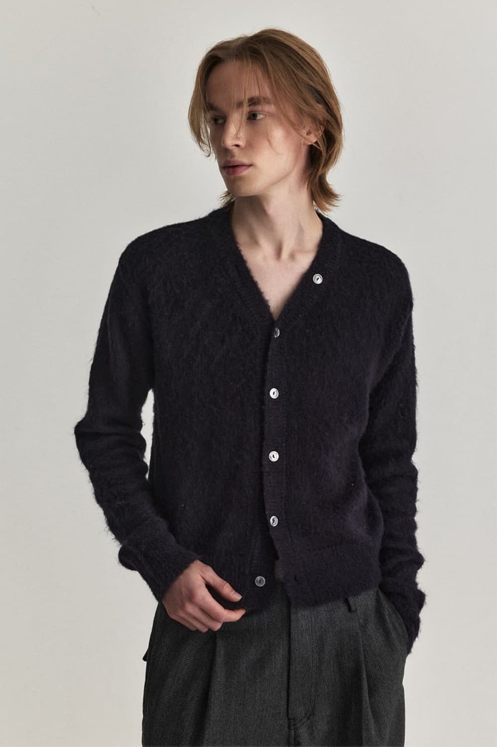 웨이비니스 Butten Point V-neck Cardigan 상품이미지4