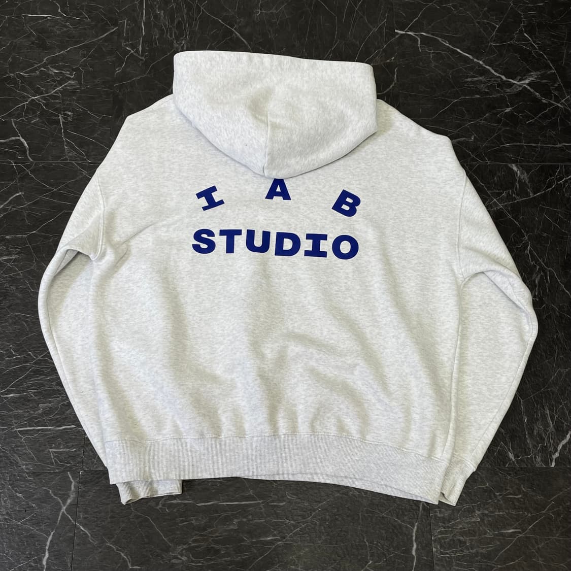 아이앱 스튜디오 라이트 그레이 후디 상품이미지4