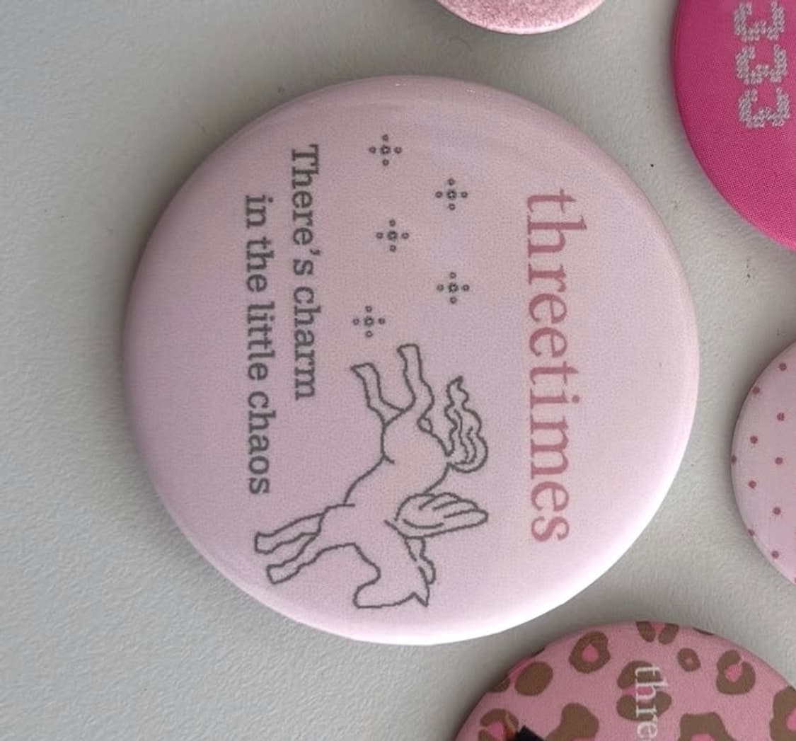 쓰리타임즈 팝업키링+핀뱃지 판매해요 상품이미지2