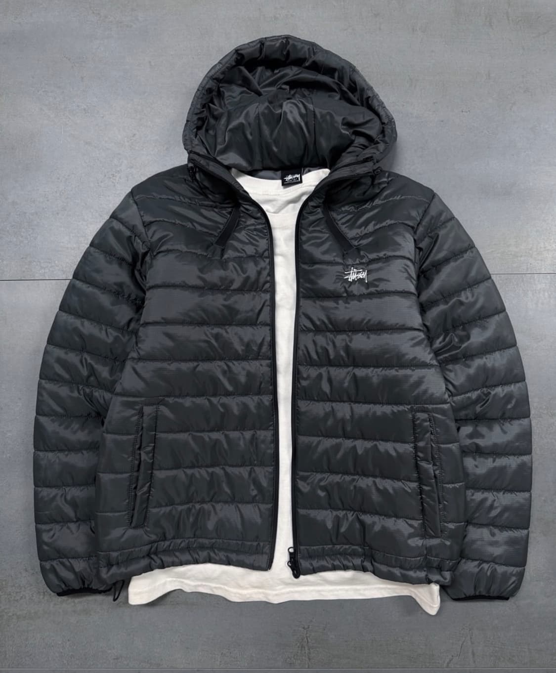 스투시 먹색 경량패딩 상품이미지1