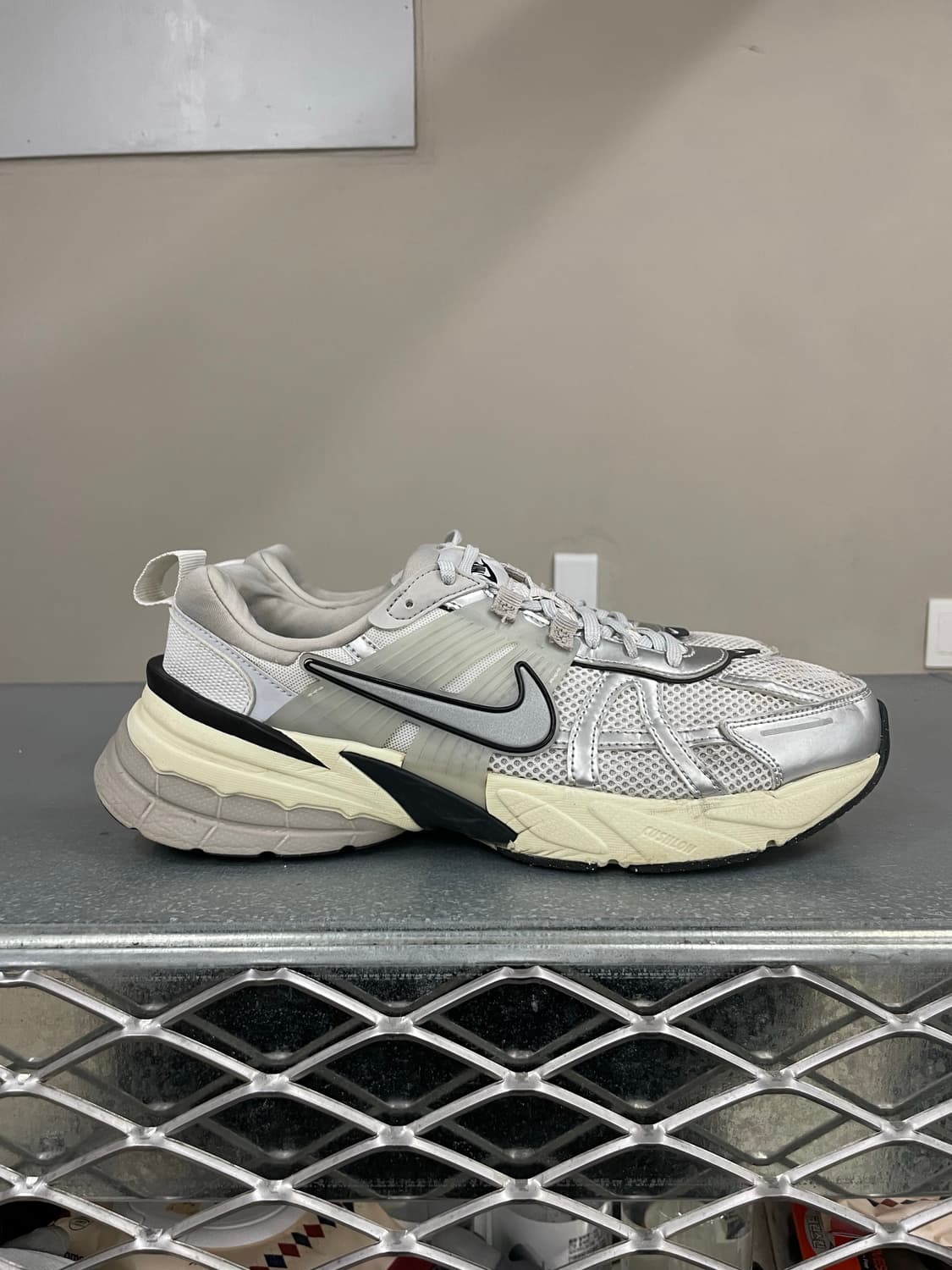 나이키 V2K 런 퓨어 플래티넘 280 상품이미지3