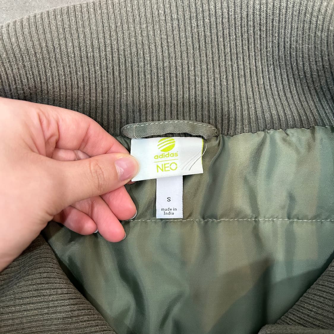 아디다스 카키 봄버 점퍼 상품이미지5