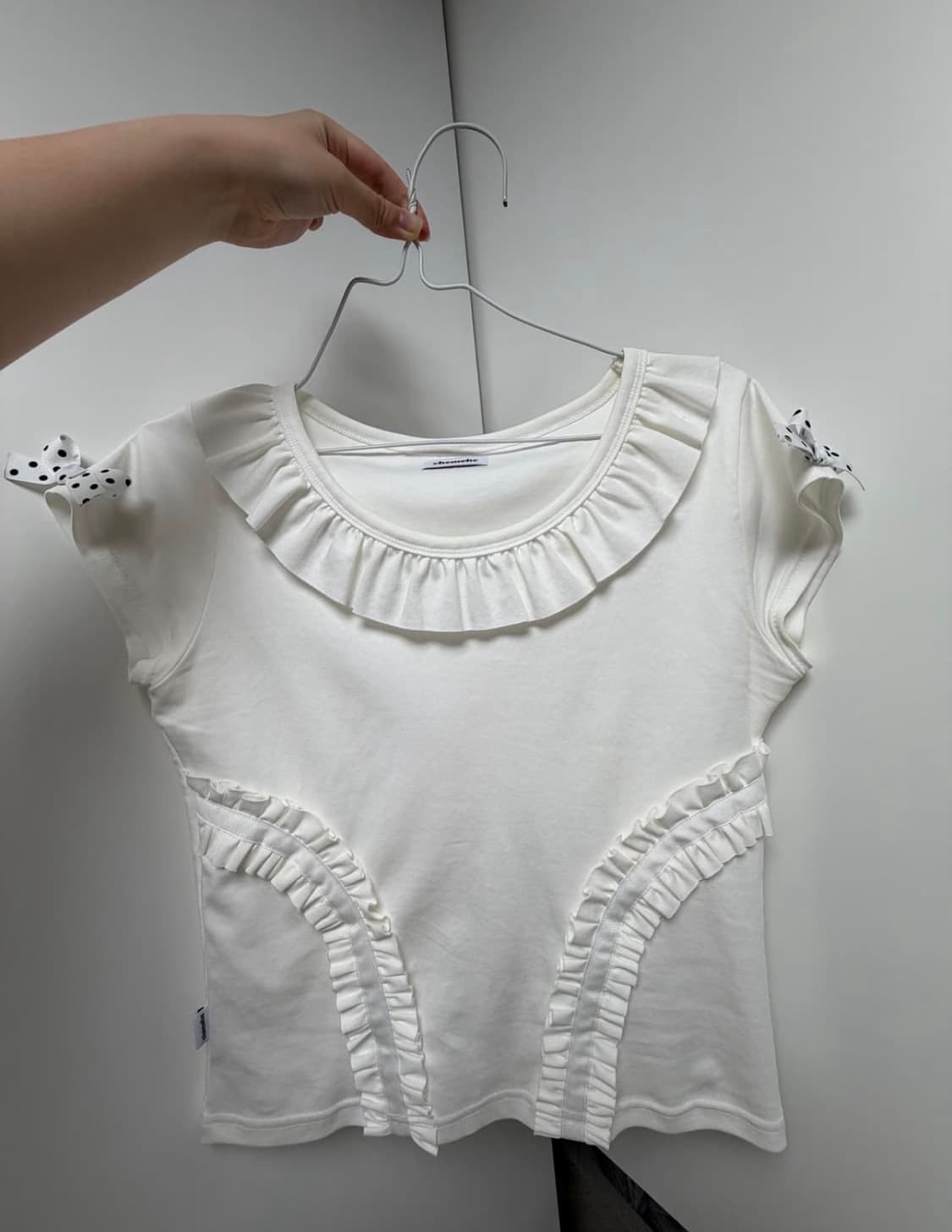 급처) Chemehc 체메씨 CURVED FRILL TEE 아이보리 상품이미지2