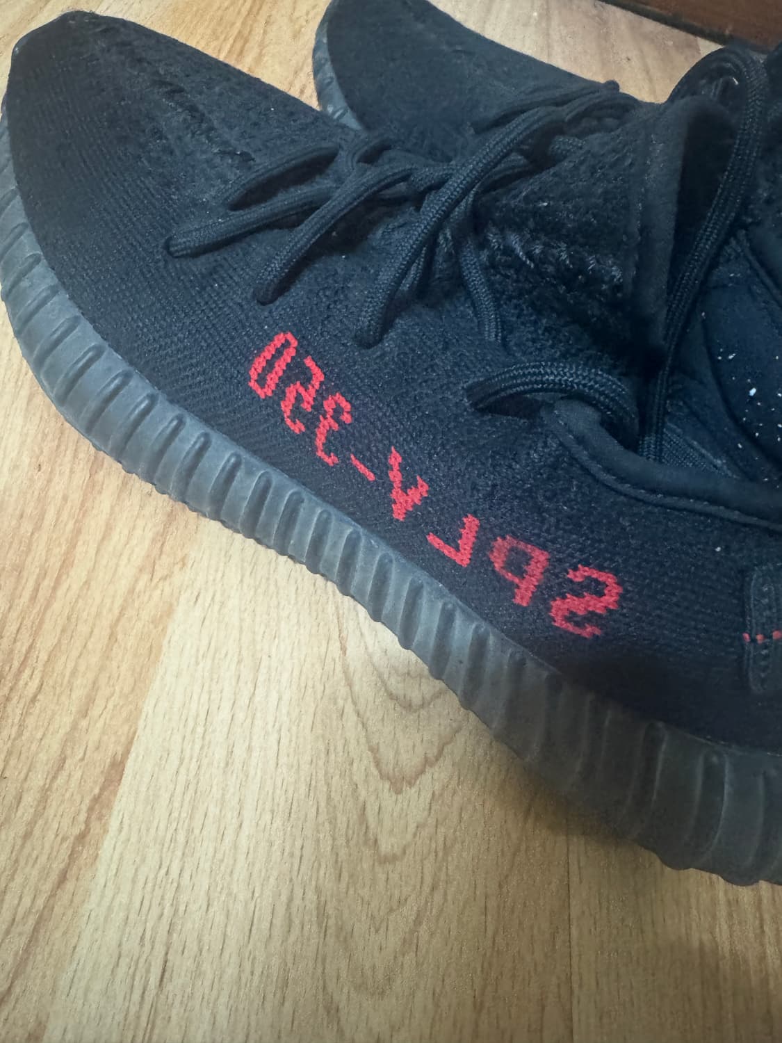 이지부스트350 v2 블랙레드 상품이미지4