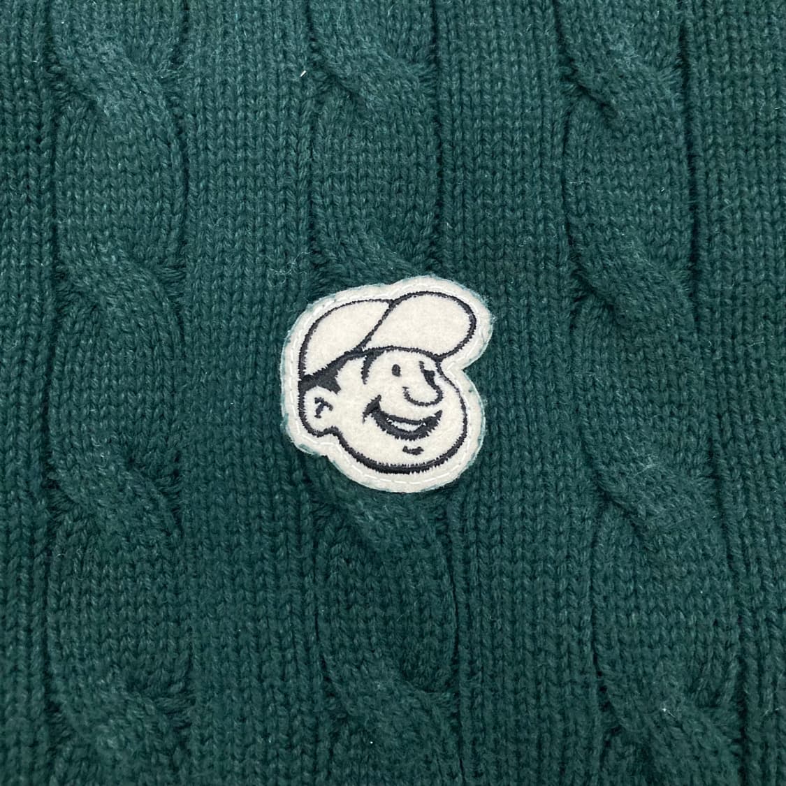 이벳필드 그린 컬러 스몰 로고 꽈배기 니트 상품이미지2