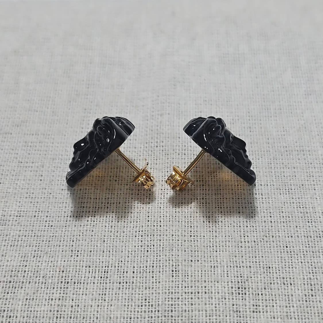 베르사체 블랙 메두사 헤드 귀걸이 상품이미지5