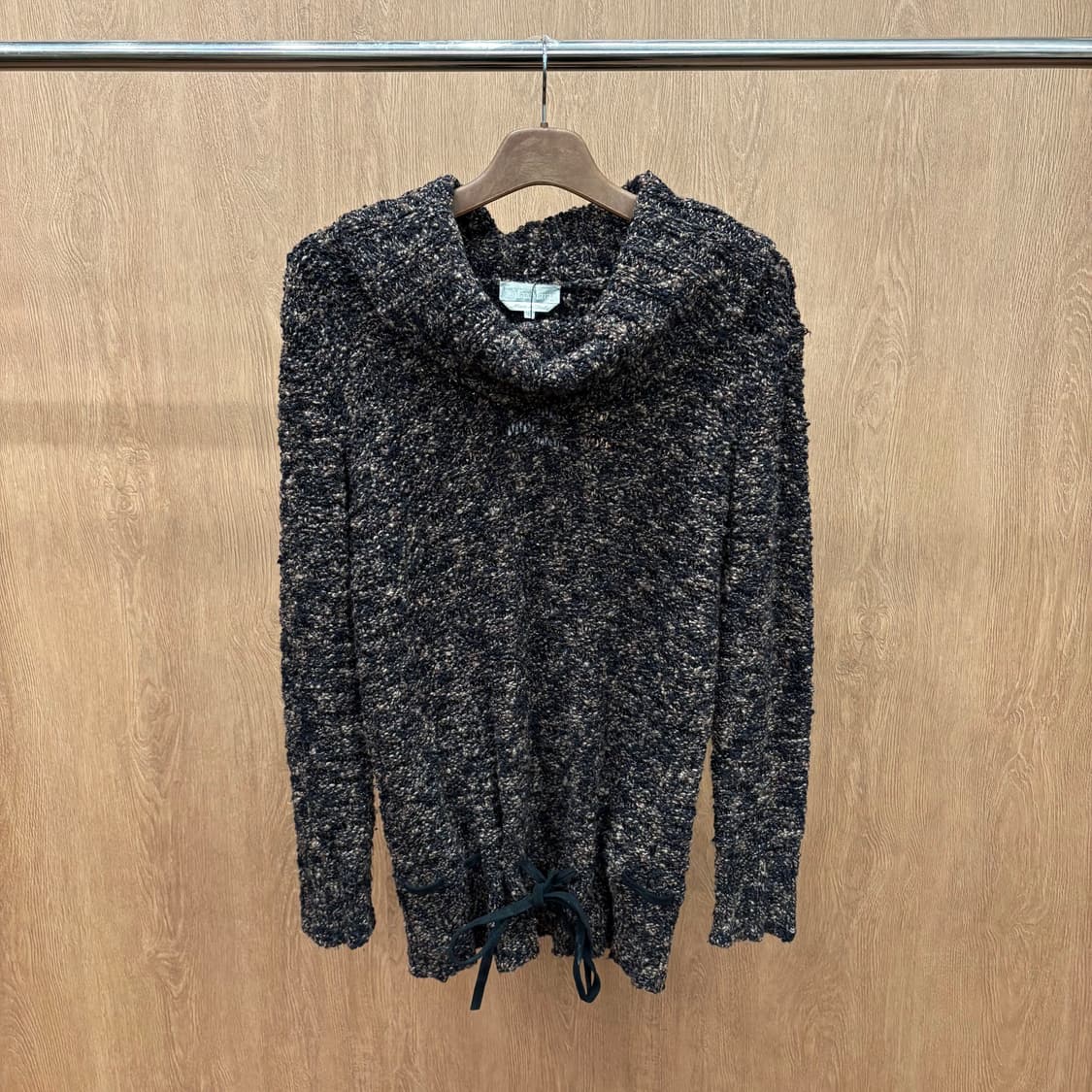 막스마라 루즈핏 부클레 카울넥 긴팔 니트 밑단 스트링 디테일 블랙 브라운 상품이미지2