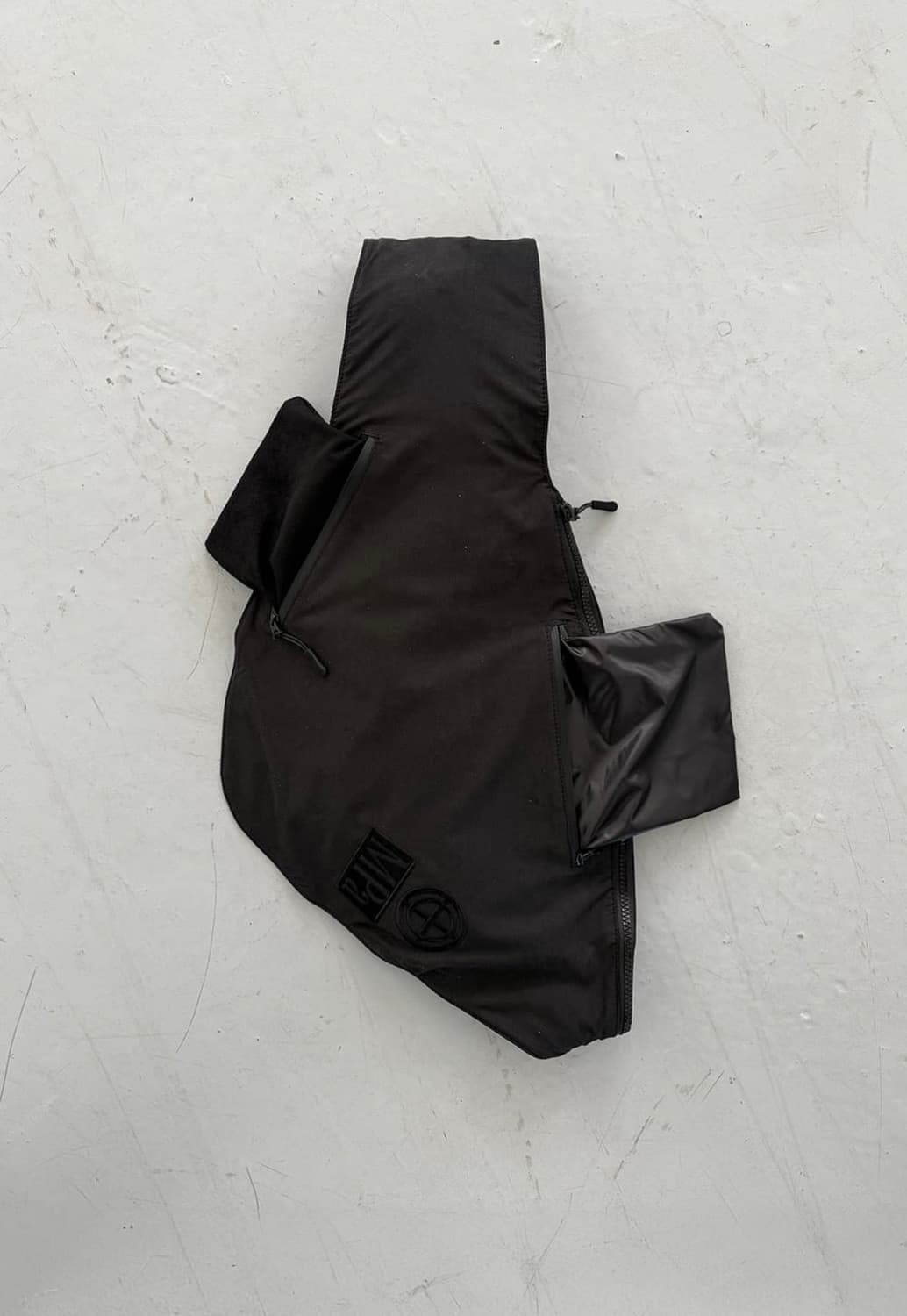 플라스틱 프러덕트 유틸리티 슬링백 블랙 상품이미지1