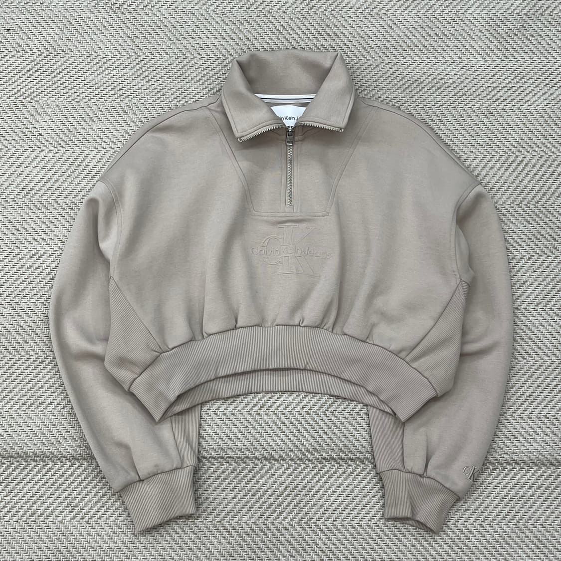 캘빈클라인 크롭 스웻셔츠 r3032 상품이미지1