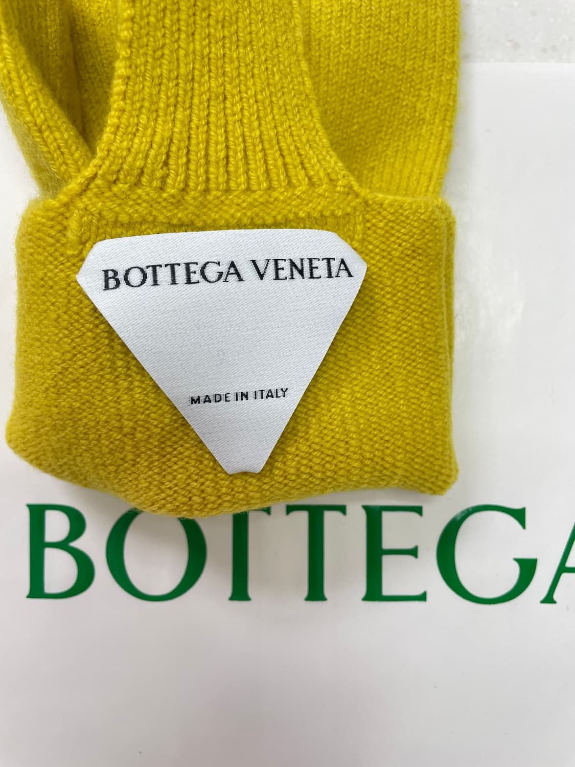 새상품 보테가베네타 울 캐시미어 장갑 넥워머 장갑 머스타드 컬러 상품이미지8