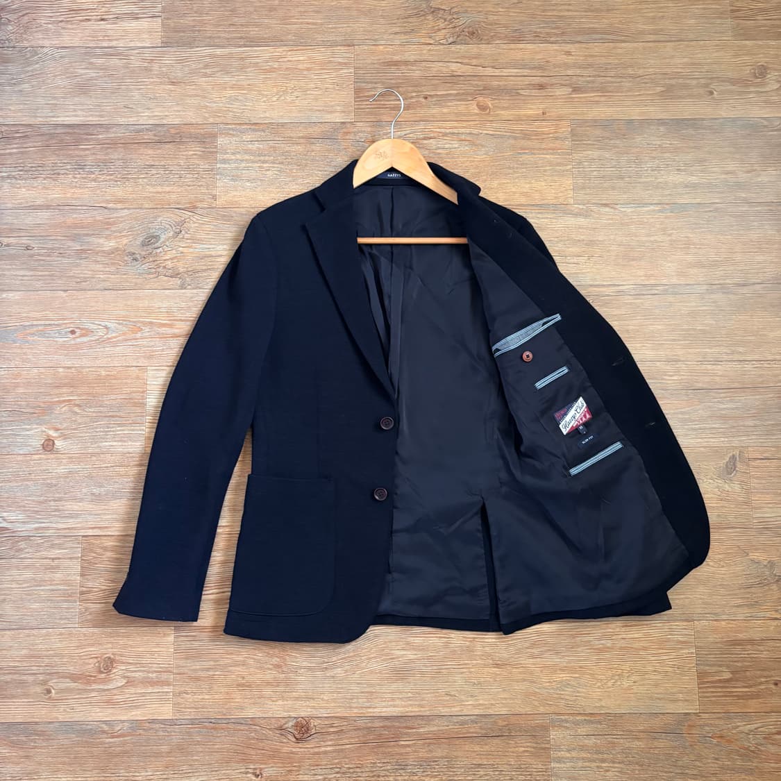 헤지스 슬림 95 자켓 다크네이비 양가죽 디테일 독특한 질감 상품이미지1