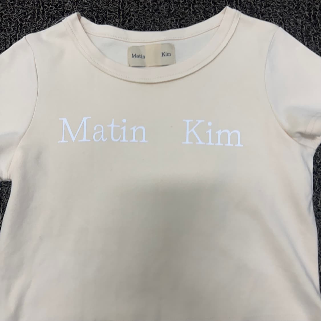 마뗑킴 여성 크롭 반팔 티셔츠 아이보리 상품이미지2