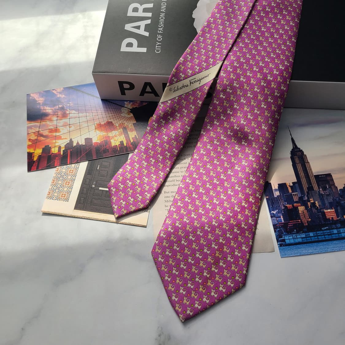 살바토레 페라가모 실크 강아지 패턴 넥타이 8.6cm B등급 E700
 상품이미지3