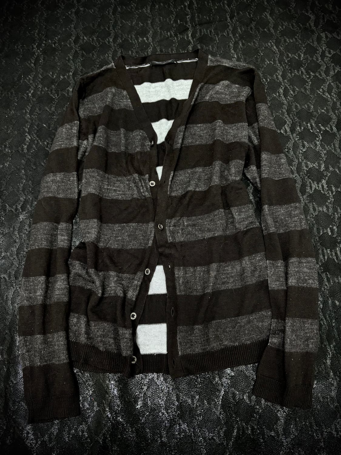 “Vintage” Y2K Black Stripe Cardigan 상품이미지4