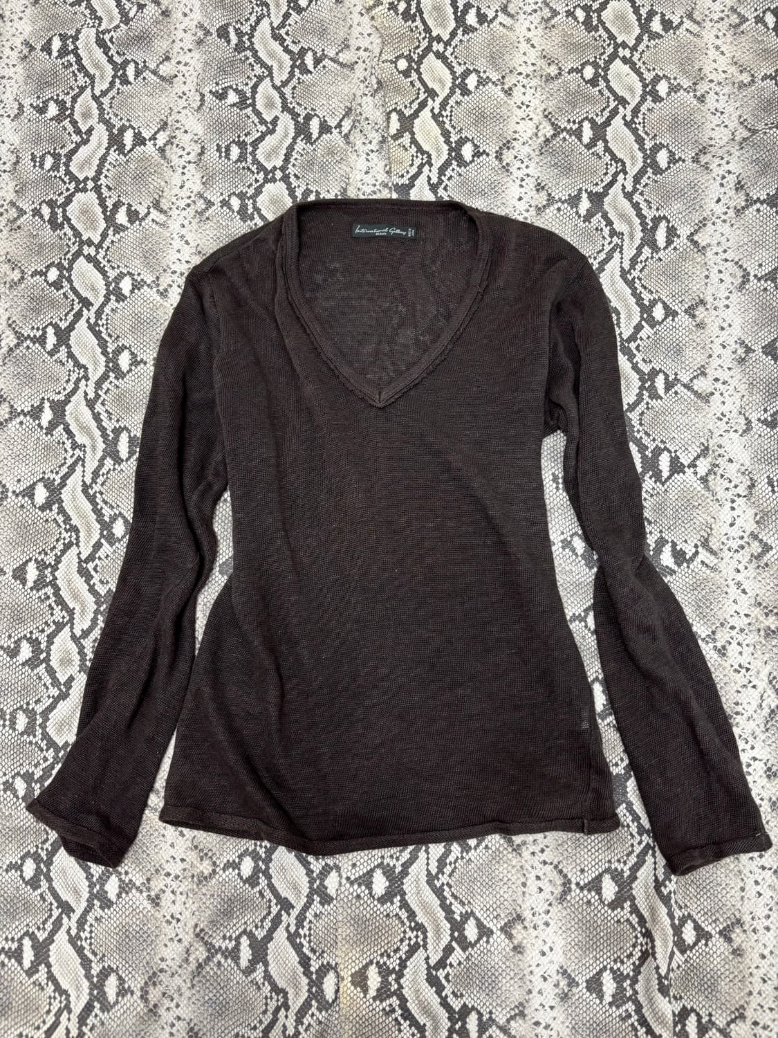 “Beams” Minimal Mood Brown V-Neck Sleeve 상품이미지3