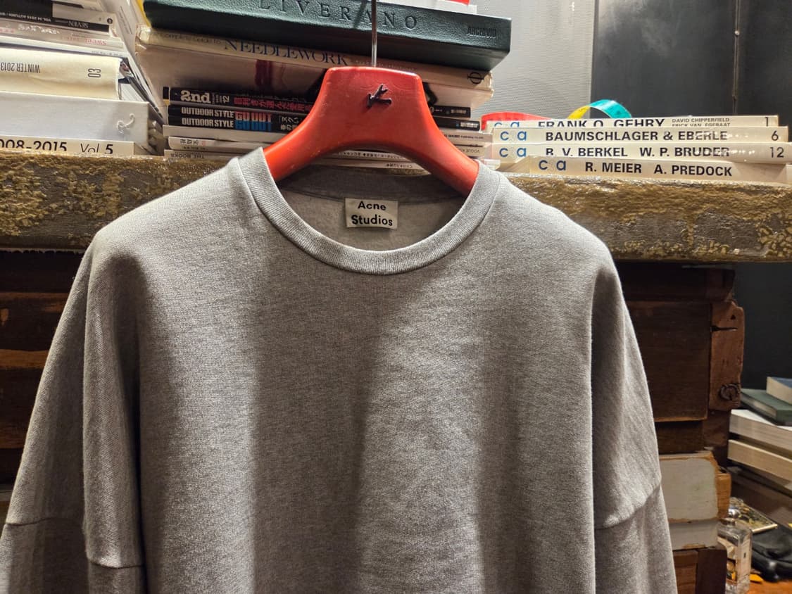 아크네 스웻 상품이미지8