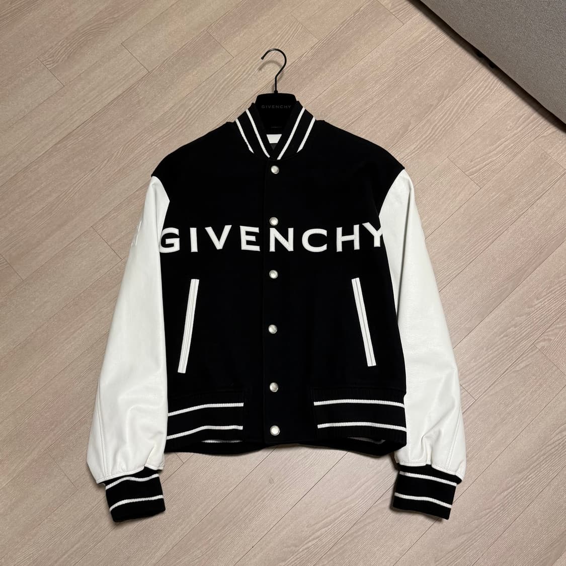 지방시 울 레더 바시티 자켓 블랙 화이트 50 상품이미지2