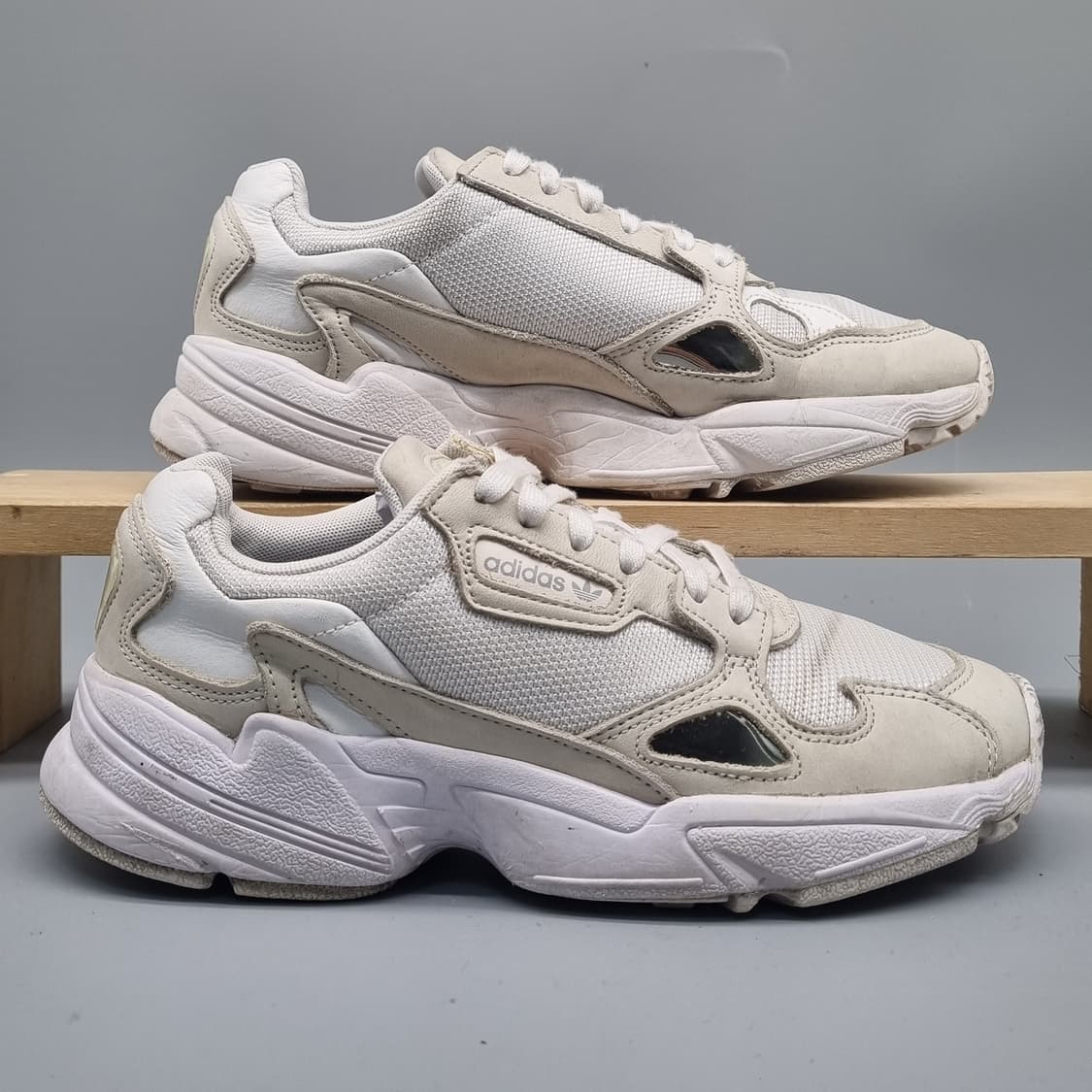 아디다스 팔콘 여성운동화230 상품이미지1