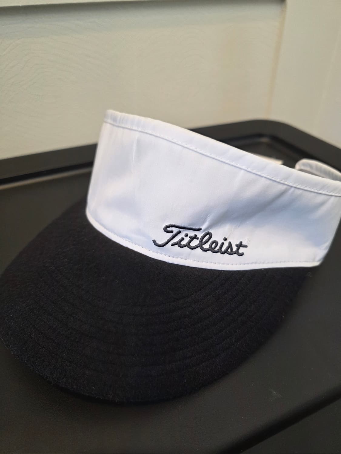 타이틀리스트 골프 투어퍼포먼스 바이저 화이트/블랙  56센치 상품이미지1