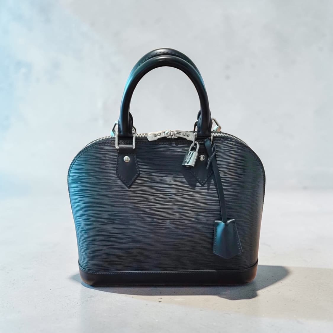 루이비통 알마 BB 에피 에삐 블랙 상품이미지1