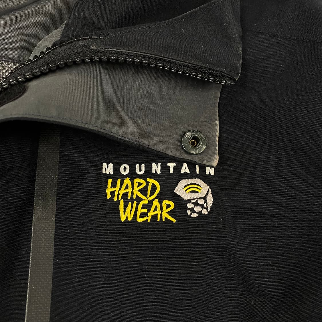 마운틴하드웨어 자수 로고 블랙 고어텍스 바람막이 (100) 상품이미지3