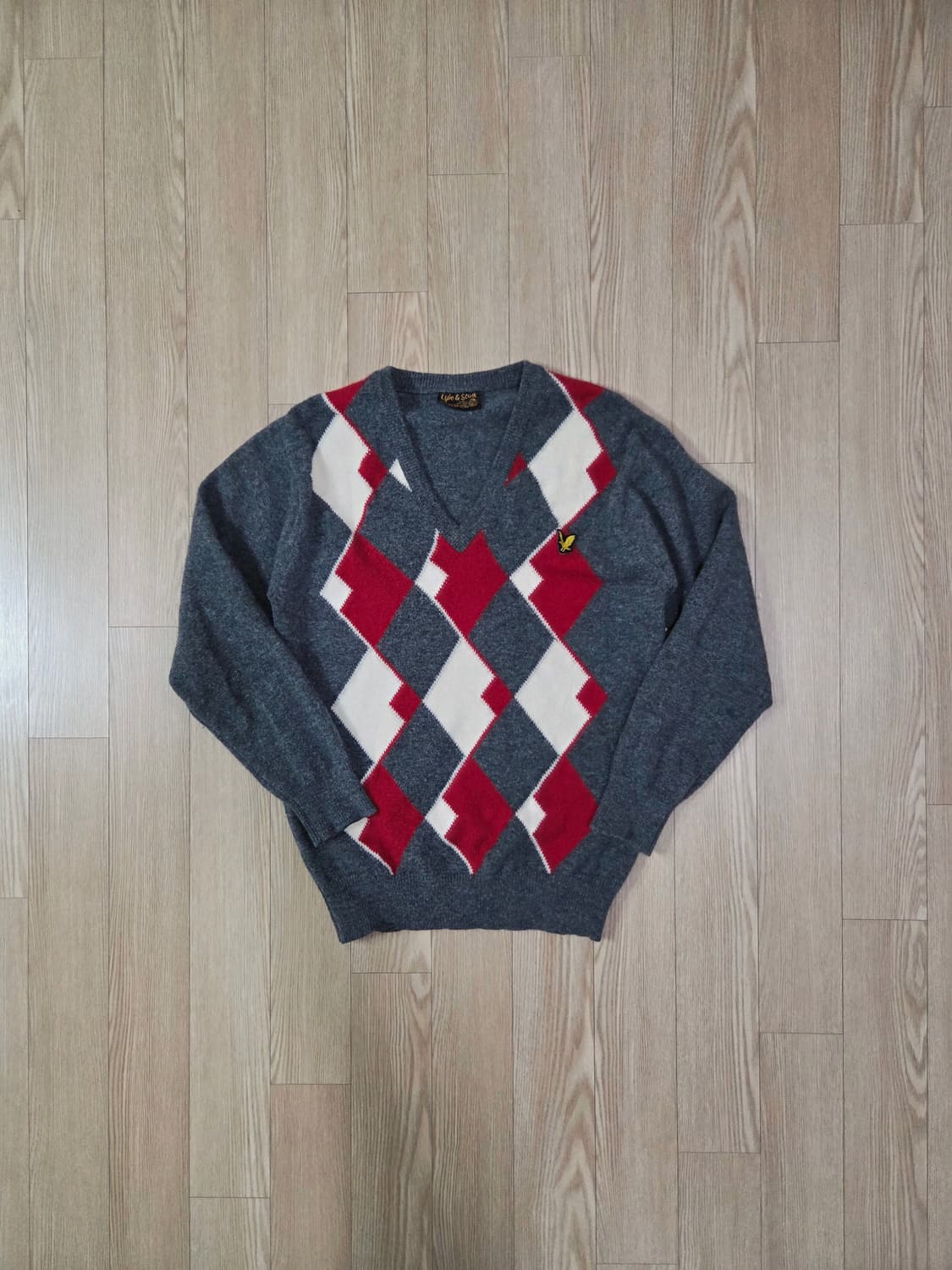 라일앤스콧 차콜 그레이 아가일 브이넥 니트 상품이미지1