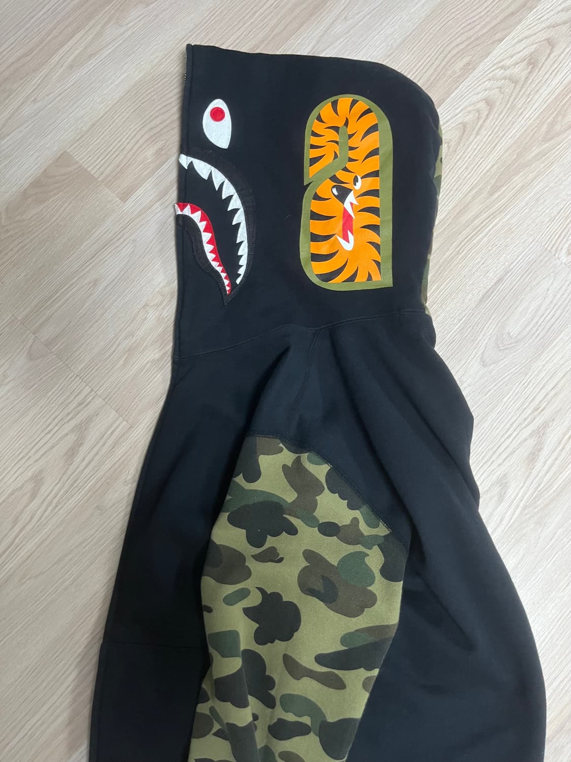 베이프 반카모 샤크후드집업 XL 상품이미지3