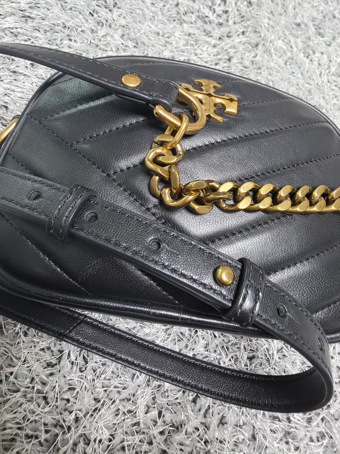 토리버치 키라 쉐브론 카메라백
90450 001 상품이미지3