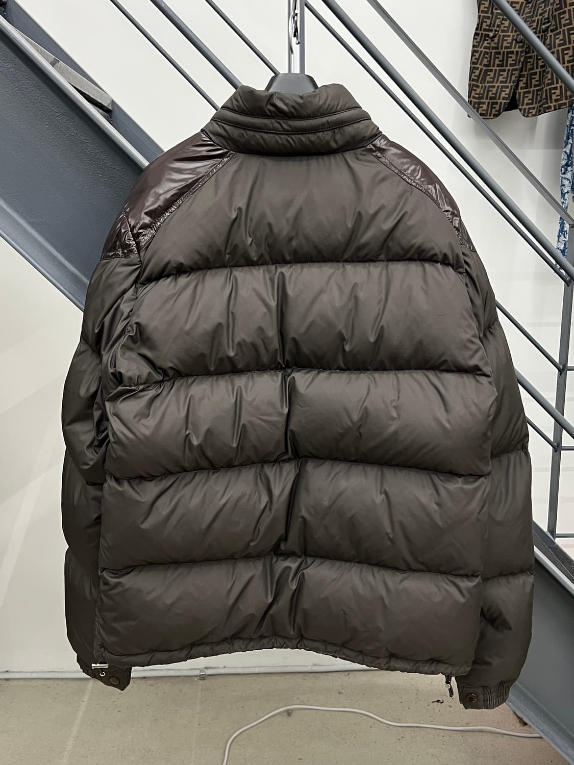 몽클레어 다크브라운 라클랑 패딩 상품이미지3