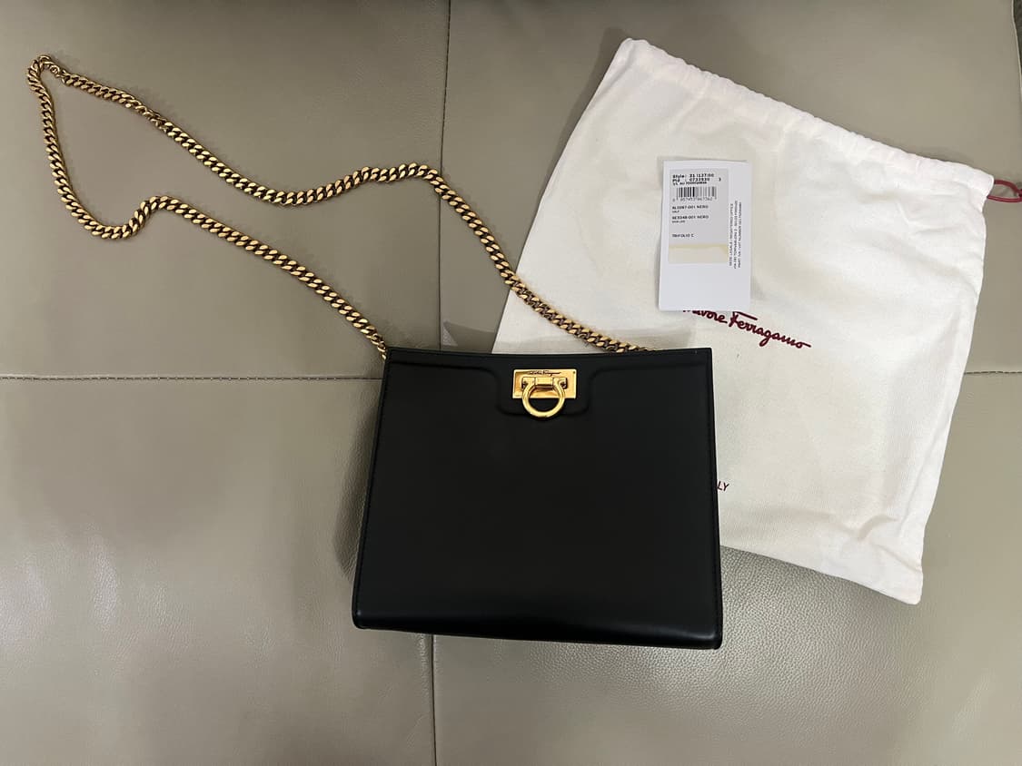 페라가모 간치니 트리폴리오 크로스백 상품이미지3