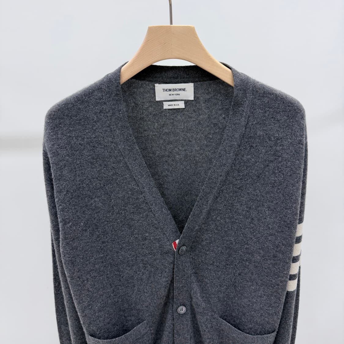 [S+급/3] 톰브라운 사선완장 캐시미어 가디건 그레이 상품이미지3