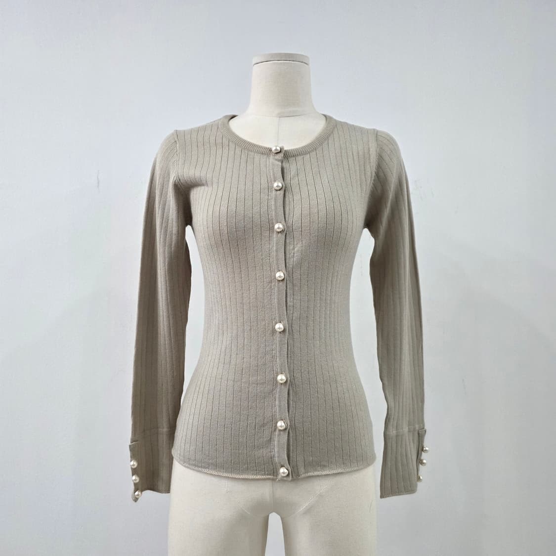 Cluel 진주 버튼 슬림 골지 니트 가디건 상품이미지1