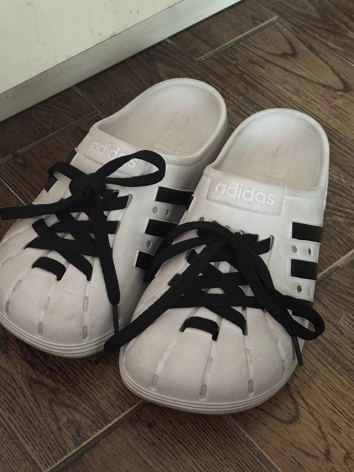 아디다스 아딜렛 클로드 화이트 245 상품이미지1