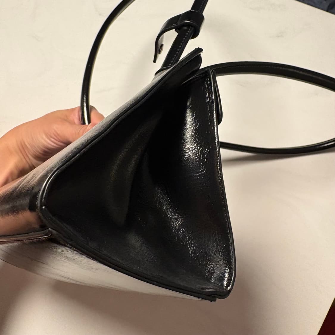 파인드카푸어 크링클드 블랙 마티 브릭백 상품이미지4