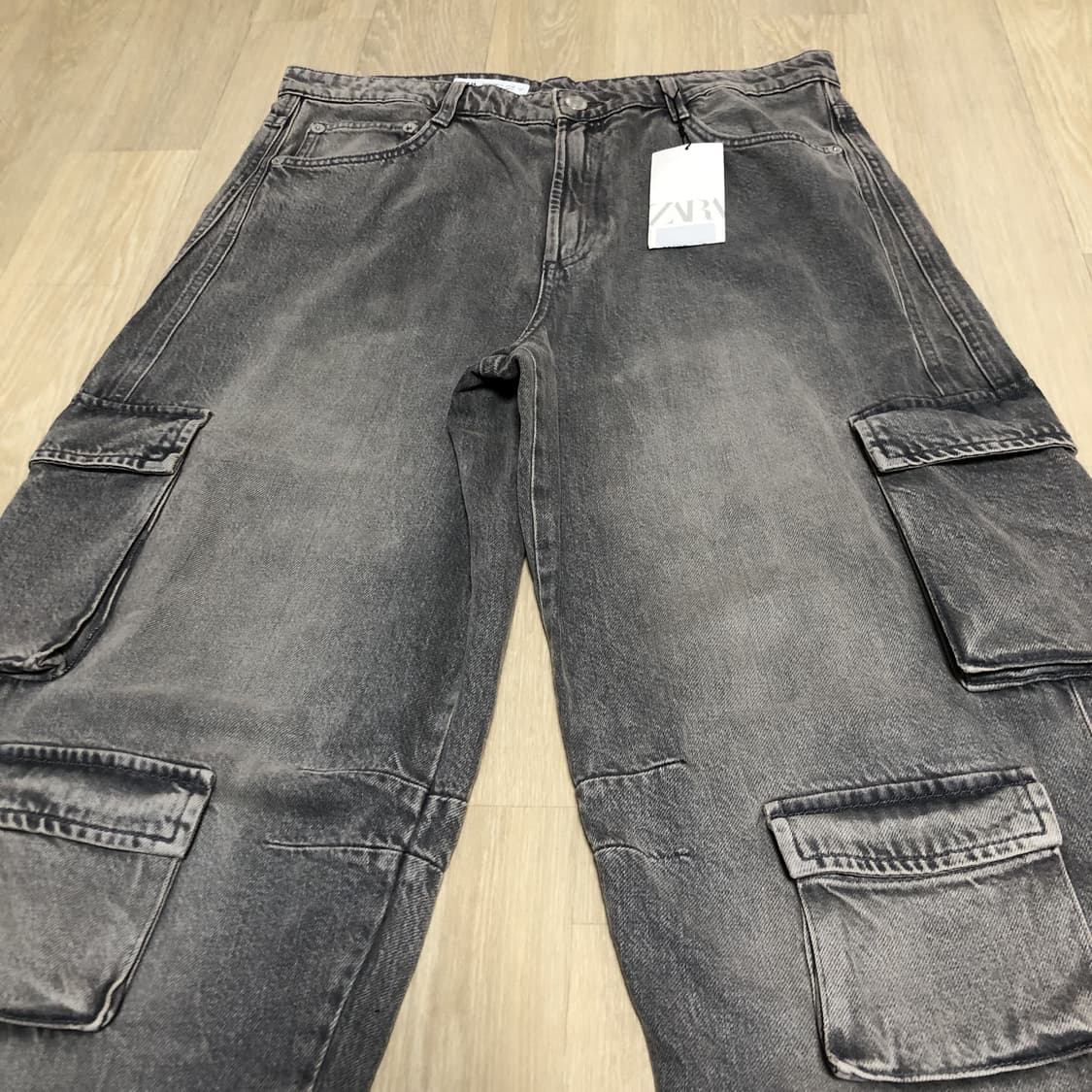 (36) 새상품 자라 ZARA 페이디드 와이드핏 카고 팬츠 워시드 차콜 상품이미지3