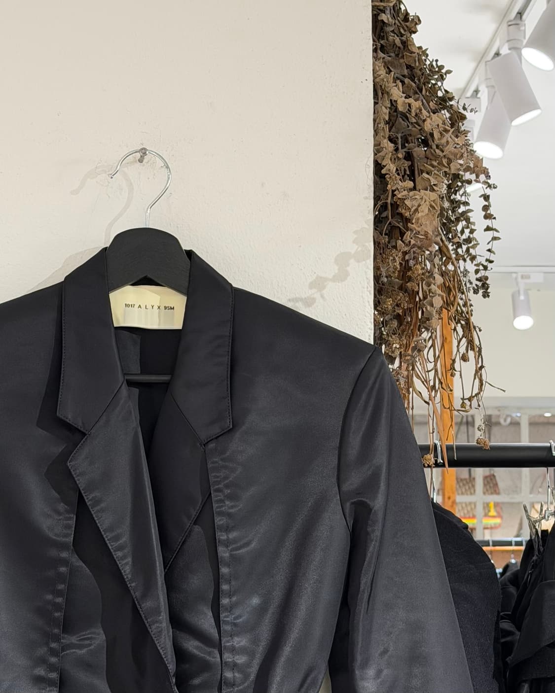 1017 alyx 95m 블랙 버클 디테일 랩 블레이저 상품이미지3