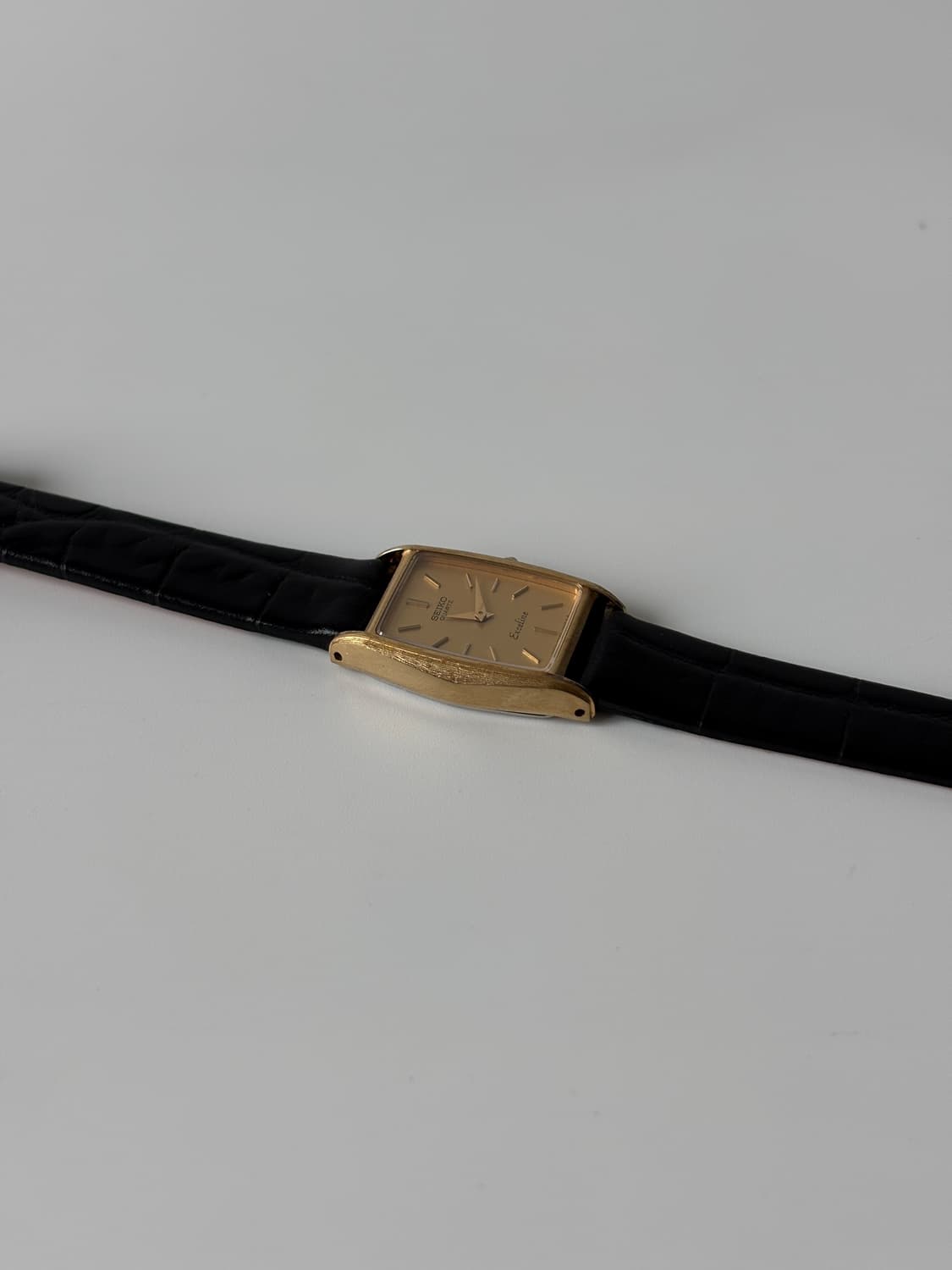 1980년대 빈티지시계 Exceline 텍스쳐 베젤 골드 탱크 쿼츠 여성 상품이미지6