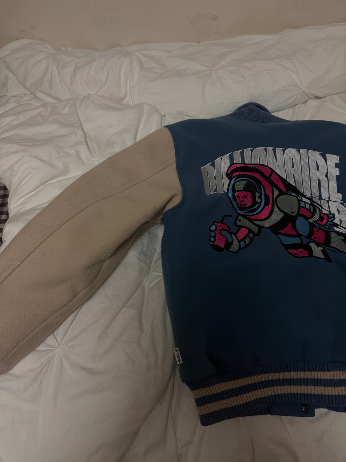 S) 빌리어네어 보이즈 클럽 바시티자켓 블루 bbc 판매합니다. 상품이미지3