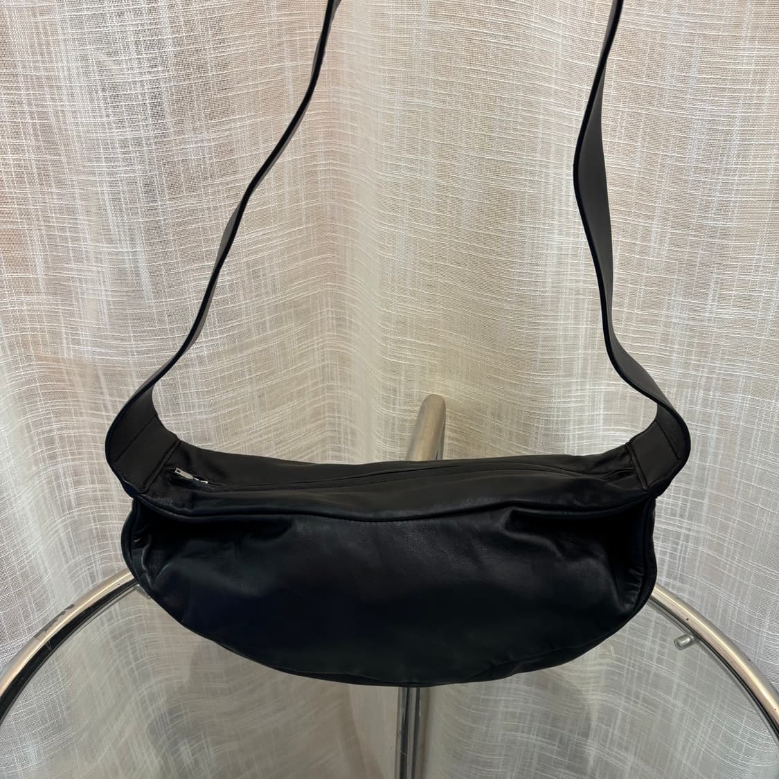 정품 COS 가죽 크로스백     상품이미지5