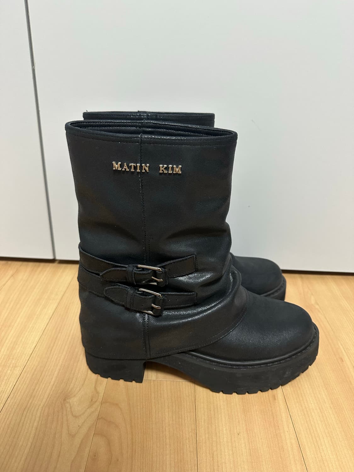 마뗑킴 블랙 레어이드 레더 미들 부츠 240사이즈 상품이미지2