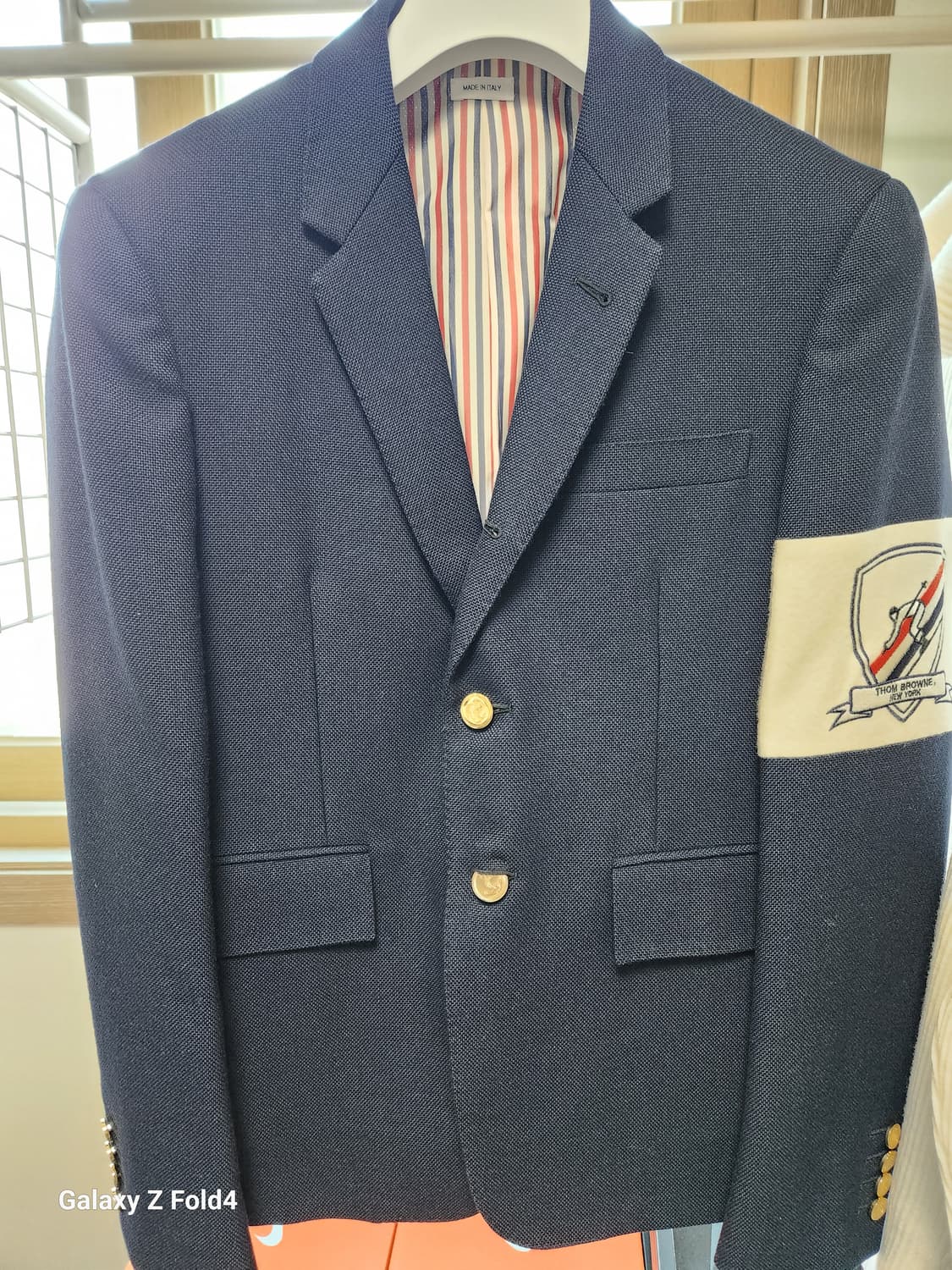 톰브라운 네이비 블레이저 한정판 자켓 새상품급 판매합니다 상품이미지3