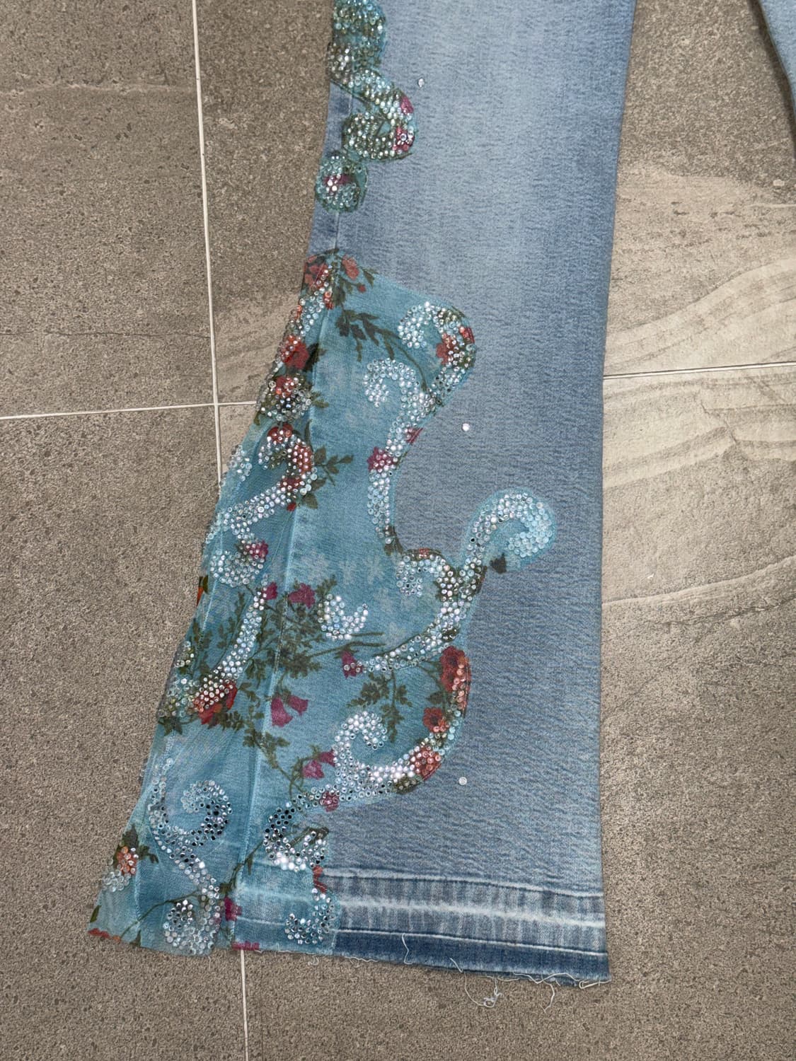 Denim ethnic floral beads detail 부츠컷팬츠 상품이미지2